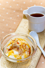 ムースのカラメルソースかけ