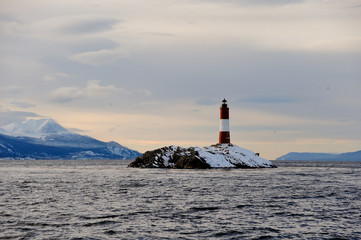 USHUAIA, provincia de TIERRA DE FUEGO (ARGENTINA), NAVEGACION POR LAS ISLAS BRIDGES; faro Les Eclaireurs  (FARO DEL FIN DEL MUNDO).