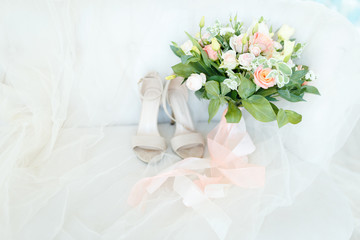 Fototapeta na wymiar Sweet bride bouquet with beautiful fresh roses