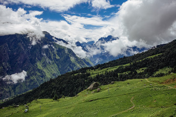 Obraz premium the mountains of Joshimath