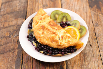 blueberry omelet and fruits