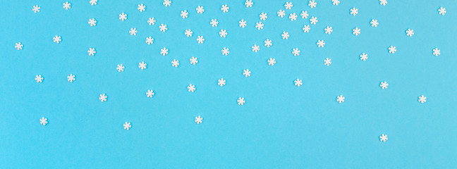 Winter pattern made of small white snowflakes