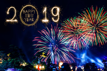 Obraz premium Happy new year 2018 text written with Sparkle fireworks isolated on black background