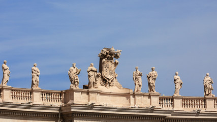 Fototapeta na wymiar Colonnade Statues