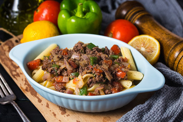 Beef spaghetti,There are plenty of tomatoes and chopped beef on it.