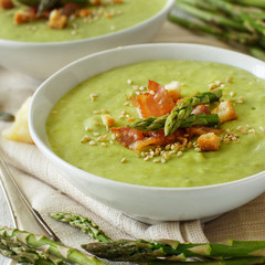Creamy asparagus soup