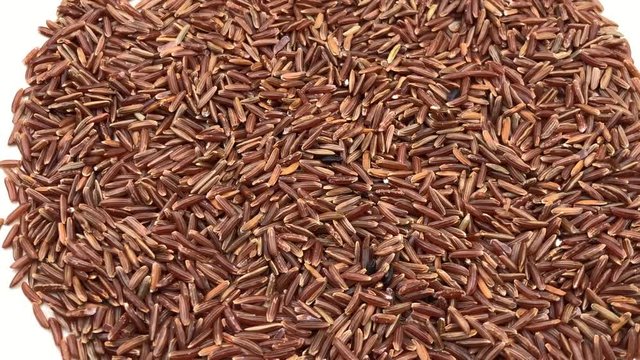Rotating brown rice with whole grains.