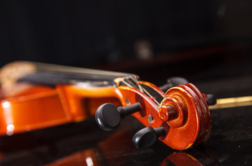 Fototapeta premium head of brown vintage violin