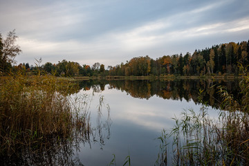Obraz premium colorful sunset on the lake with water reflections and dramatic storm clouds above