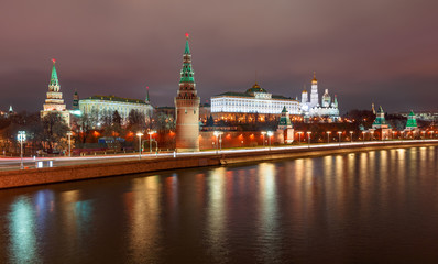 Fototapeta premium Night View over the Moskva River to the Kremlin in Moscow at night