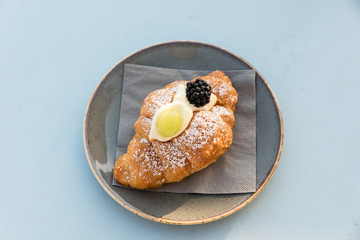 Creamy croissant with berries