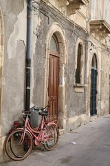 Fototapeta na wymiar Old Town alley of Ortigia Syracuse, Sicily Italy 