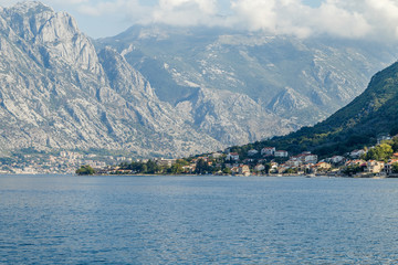 Obraz premium Sea coast at the foot of the high mountains in Montenegro