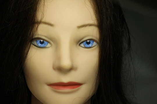 Donna robot, bambola