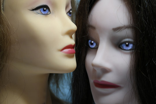 Donna robot, bambola