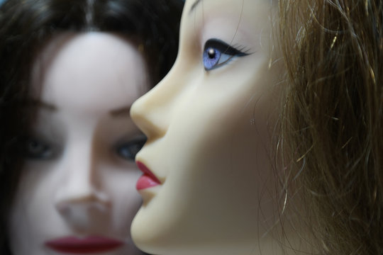 Donna robot, bambola