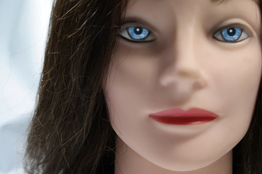 Donna robot, bambola