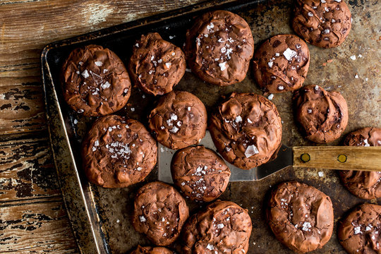 Close up of baked cookies on baking tray