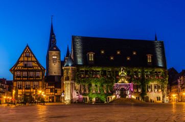 Quedlinburg Rathaus und Marktkirche Blaue Stunde