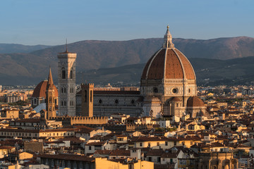 Fototapeta na wymiar Sunrise over the Duomo di Firenze in Italy