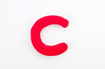 赤い粘土のアルファベット C