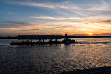 Fototapeta na wymiar barge in sunset