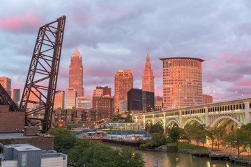 Naklejka premium Iconic view of Cleveland at Dusk