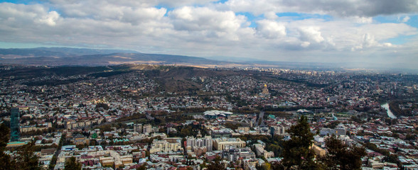 Obraz premium Panorama Tbilisi, Gruzja, widok z lotu ptaka, listopad 2018