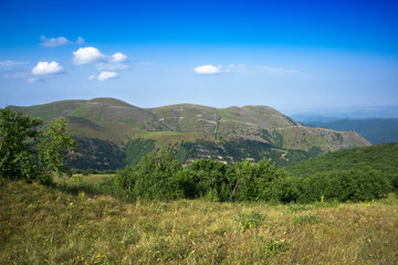 Naklejka premium Sunny day in mountains