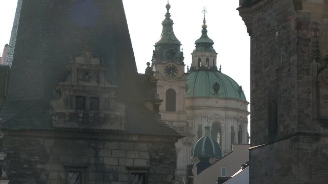 Praga, citt&agrave; e strade con chiese e palazzi