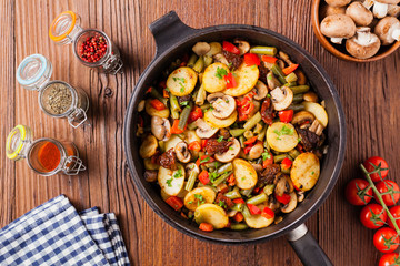 Fried pan vegetables, with mushrooms and dried tomatoes. Seasoned with a mix of herbs.