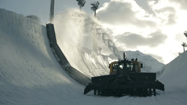 Snowcat forms Half Pipe