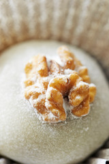 Walnut and rice cake 