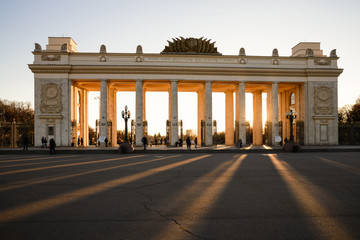 Obraz premium Moscow, Russia - November 11, 2018. Sunset in Gorky Park