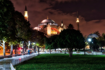 Fototapeta na wymiar Hagia Sophia at night in Istanbul, Turkey wth park and trees in the foreground