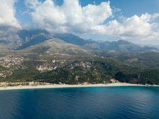 Obraz premium Zdjęcie lotnicze plaży Dhermi, Albania (Himare, albańska riwiera). Jedna z najpiękniejszych plaż w Albanii!