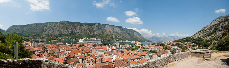 Fototapeta na wymiar Kotor panorama