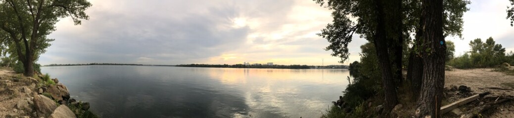 Fototapeta na wymiar morning on lake