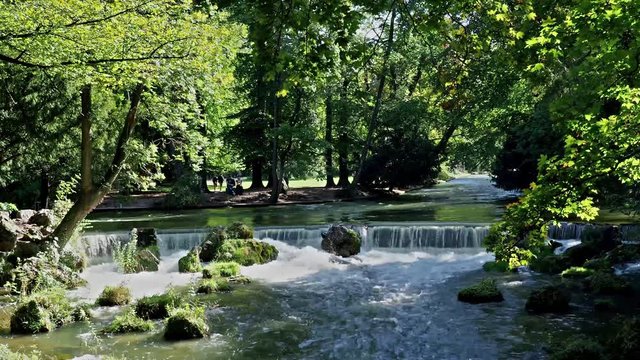 Deutschland - München – Wasserfall im Englischen Garten