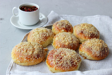 Lush buns with crumbs