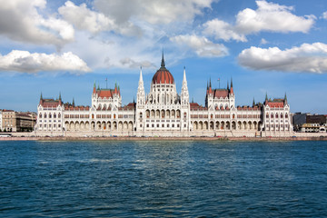 Obraz premium Parliament of Hungary in Budapest and Danube river