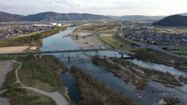 秋の高梁川の総社市街付近を高度100ｍでゆっくり遡上して風景を俯瞰する
