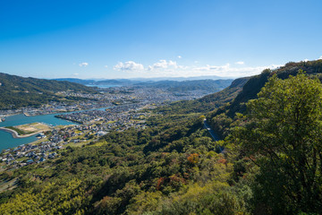 Fototapeta na wymiar 屋島からの眺め　屋島東側と五剣山の周辺の町並み(香川県高松市)