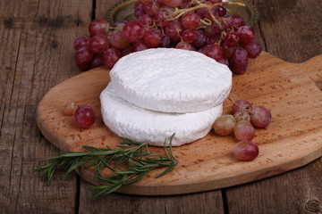 Camembert with grapes and almonds
