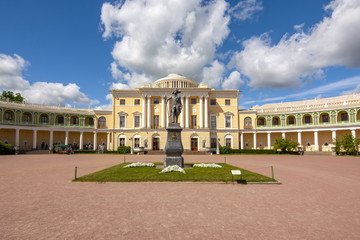 Fototapeta na wymiar Pavlovsk palace, St. Petersburg, Russia