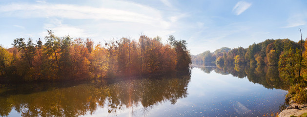 Naklejka premium Panoramic view lake with autumn forest.