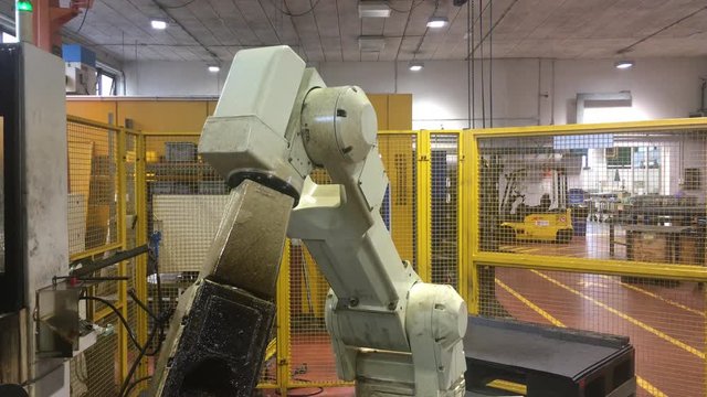 Braccio meccanico robotizzato industriale