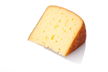 Bergkäse weiß isoliert