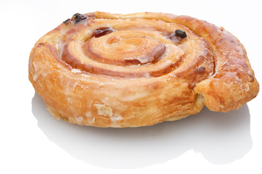 Schneckennudel mit Rosinen und Zucherguss