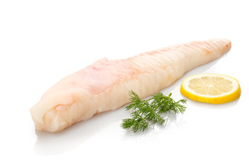 Seeteufel Filet Fisch roh mit Dill und Zitrone